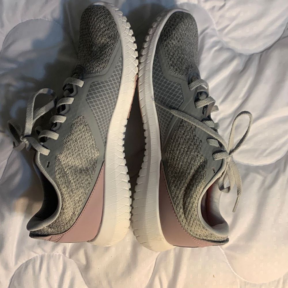 Reebok Memory Tech Cross Trainer Size 7 - Picture 2 of 7